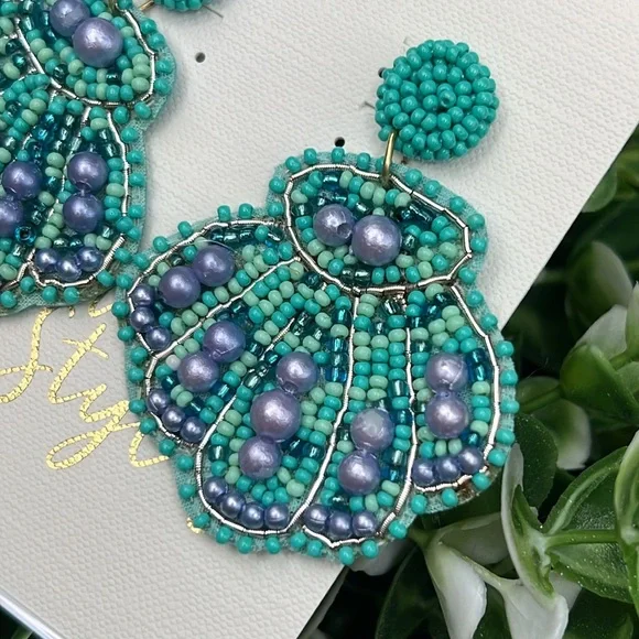 Boutique Beaded Seashell Earrings NEW - Picture 2 of 8
